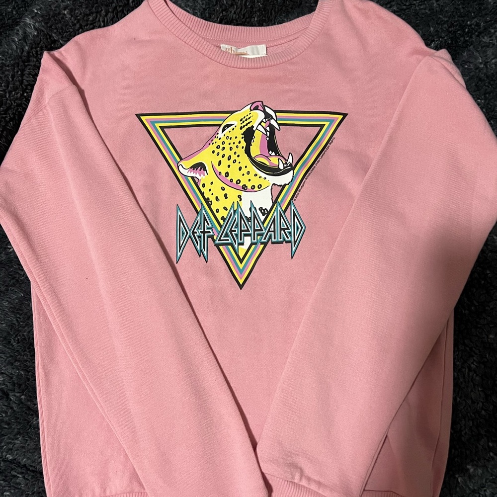 GB girl’s sweatshirt.
